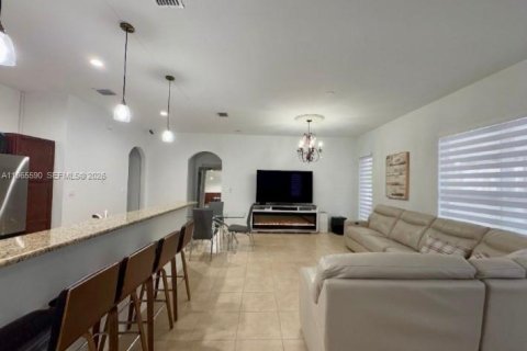Villa ou maison à vendre à Miami, Floride: 3 chambres, 196.95 m2 № 2027206 - photo 3