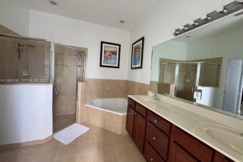 Villa ou maison à vendre à Miami, Floride: 3 chambres, 196.95 m2 № 2027206 - photo 8