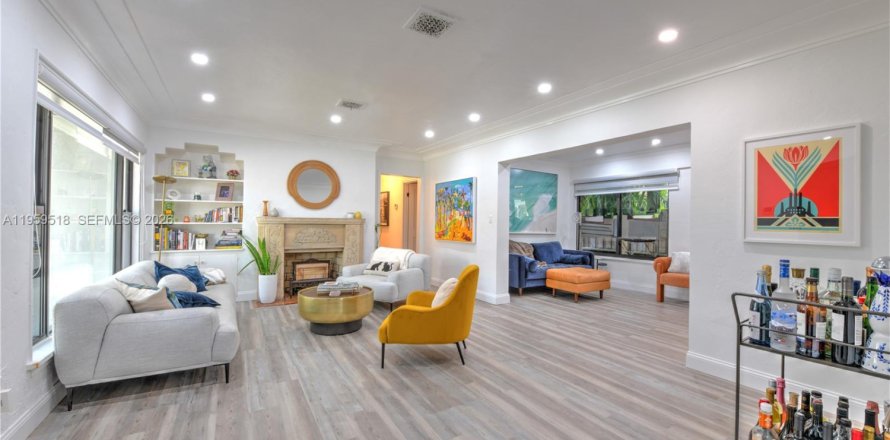 Дом в Холливуд, Флорида 3 спальни, 135.45м2 № 2022184