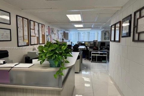 Commercial property in Coral Gables, Florida № 1868574 - photo 4