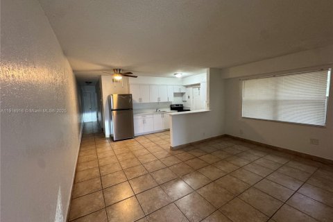 Villa ou maison à louer à Fort Lauderdale, Floride: 3 chambres, 179.12 m2 № 1973297 - photo 6