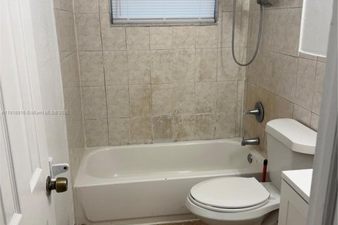 Villa ou maison à louer à Fort Lauderdale, Floride: 3 chambres, 179.12 m2 № 1973297 - photo 5