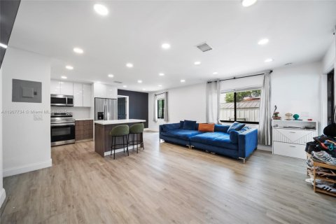 Casa en venta en Pompano Beach, Florida, 4 dormitorios, 119.94 m2 № 2062866 - foto 9