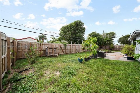 Casa en venta en Pompano Beach, Florida, 4 dormitorios, 119.94 m2 № 2062866 - foto 24