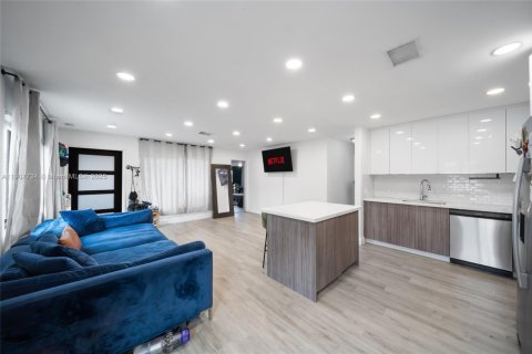 Casa en venta en Pompano Beach, Florida, 4 dormitorios, 119.94 m2 № 2062866 - foto 7