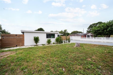 Casa en venta en Pompano Beach, Florida, 4 dormitorios, 119.94 m2 № 2062866 - foto 4