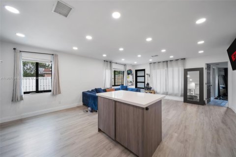 Casa en venta en Pompano Beach, Florida, 4 dormitorios, 119.94 m2 № 2062866 - foto 10