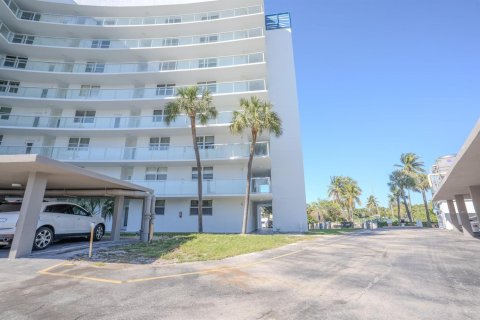 Copropriété à vendre à Pompano Beach, Floride: 1 chambre, 65.96 m2 № 2084526 - photo 18