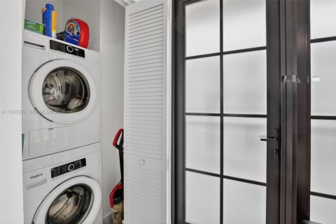 Condo in Davie, Florida, 1 bedroom  № 2000219 - photo 16