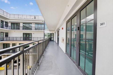 Condo in Davie, Florida, 1 bedroom  № 2000219 - photo 4