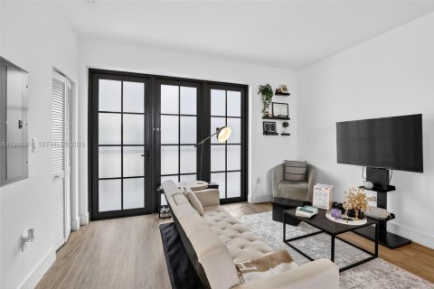 Condo in Davie, Florida, 1 bedroom  № 2000219 - photo 7