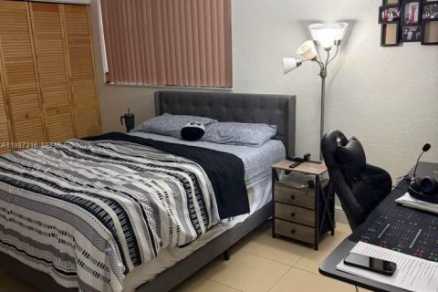 Купить кондоминиум в Хайалиа, Флорида 2 спальни, 99.41м2, № 2047776 - фото 5