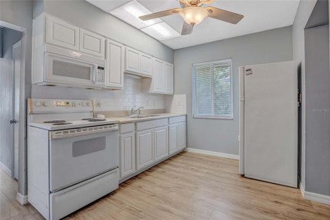Commercial property in Bradenton, Florida 2 bedrooms, 106.56 sq.m. № 2097454 - photo 10