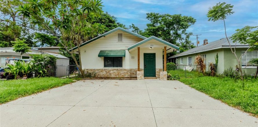 Commercial property in Bradenton, Florida 2 bedrooms, 106.56 sq.m. № 2097454
