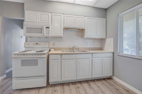 Commercial property in Bradenton, Florida 2 bedrooms, 106.56 sq.m. № 2097454 - photo 11