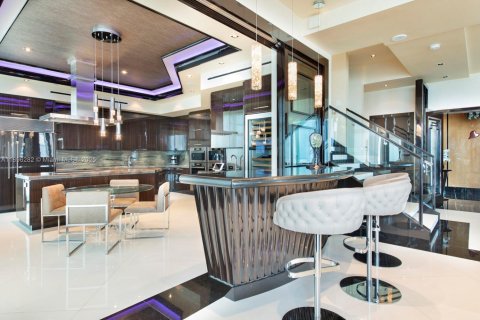 Купить кондоминиум в Майами, Флорида 4 спальни, 545.06м2, № 1952783 - фото 28