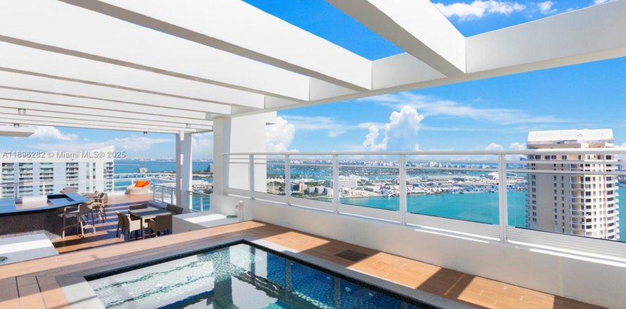 Кондоминиум с 4 спальнями в Майами, Флорида № 1952783