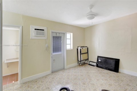House in Miami, Florida 5 bedrooms, 209.12 sq.m. № 1875287 - photo 26