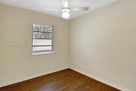 House in Miami, Florida 5 bedrooms, 209.12 sq.m. № 1875287 - photo 13
