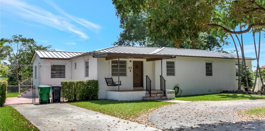 Casa en Miami, Florida 5 dormitorios, 209.12 m2 № 1875287
