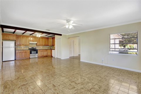 House in Miami, Florida 5 bedrooms, 209.12 sq.m. № 1875287 - photo 7