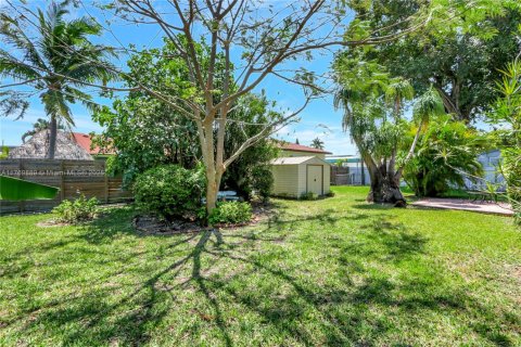 House in Miami, Florida 5 bedrooms, 209.12 sq.m. № 1875287 - photo 30