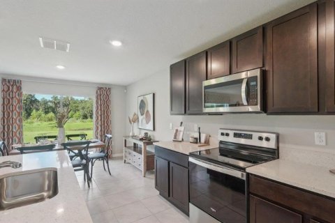 Villa ou maison à vendre à Zephyrhills, Floride: 5 chambres, 242.01 m2 № 1797380 - photo 5
