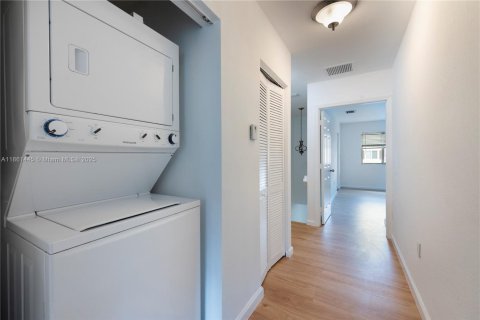 Снять в аренду таунхаус в Майами-Гарденс, Флорида 2 спальни, 105.91м2, № 1957911 - фото 10