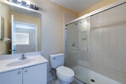 Снять в аренду таунхаус в Майами-Гарденс, Флорида 2 спальни, 105.91м2, № 1957911 - фото 18