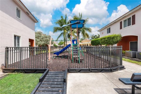 Снять в аренду таунхаус в Майами-Гарденс, Флорида 2 спальни, 105.91м2, № 1957911 - фото 23