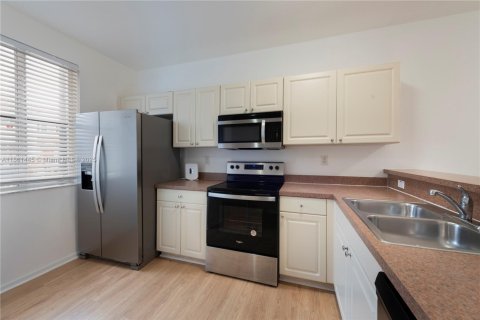 Снять в аренду таунхаус в Майами-Гарденс, Флорида 2 спальни, 105.91м2, № 1957911 - фото 7