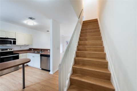 Снять в аренду таунхаус в Майами-Гарденс, Флорида 2 спальни, 105.91м2, № 1957911 - фото 5