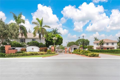 Снять в аренду таунхаус в Майами-Гарденс, Флорида 2 спальни, 105.91м2, № 1957911 - фото 15