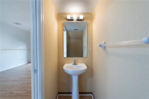 Снять в аренду таунхаус в Майами-Гарденс, Флорида 2 спальни, 105.91м2, № 1957911 - фото 9