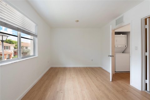 Снять в аренду таунхаус в Майами-Гарденс, Флорида 2 спальни, 105.91м2, № 1957911 - фото 17