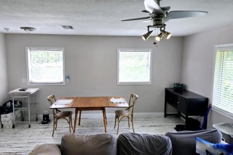 House in Plant City, Florida 2 bedrooms, 86.96 sq.m. № 1855669 - photo 5