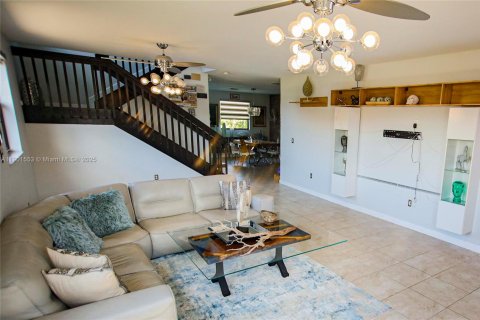 House in Homestead, Florida 5 bedrooms, 310.29 sq.m. № 1953703 - photo 7