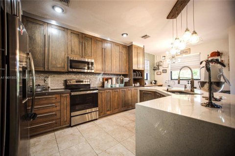 House in Homestead, Florida 5 bedrooms, 310.29 sq.m. № 1953703 - photo 17