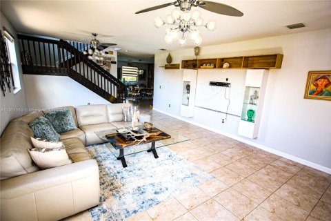 House in Homestead, Florida 5 bedrooms, 310.29 sq.m. № 1953703 - photo 6