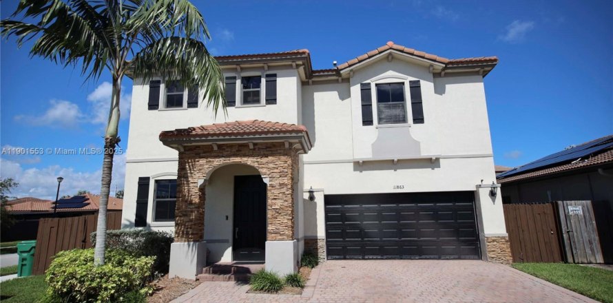 House in Homestead, Florida 5 bedrooms, 310.29 sq.m. № 1953703