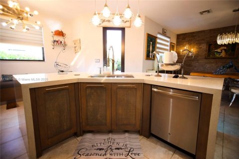 House in Homestead, Florida 5 bedrooms, 310.29 sq.m. № 1953703 - photo 14