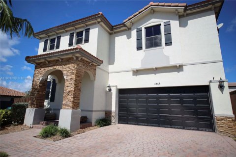 House in Homestead, Florida 5 bedrooms, 310.29 sq.m. № 1953703 - photo 4