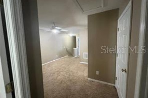 Townhouse in Land O' Lakes, Florida 3 bedrooms, 171.5 sq.m. № 2215987 - photo 9