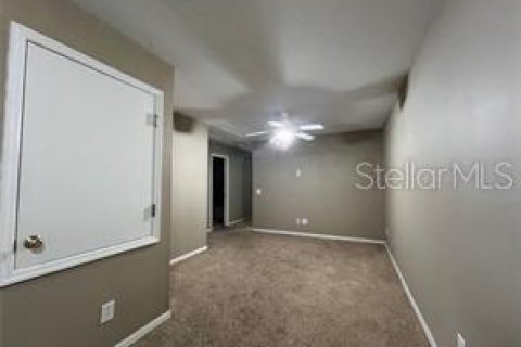 Townhouse in Land O' Lakes, Florida 3 bedrooms, 171.5 sq.m. № 2215987 - photo 10