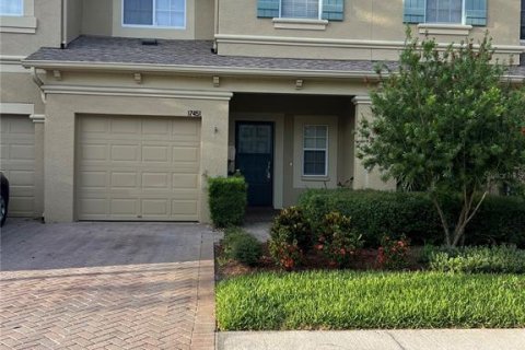 Townhouse in Land O' Lakes, Florida 3 bedrooms, 171.5 sq.m. № 2215987 - photo 2