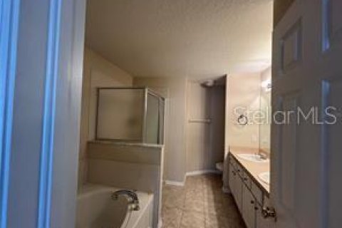 Townhouse in Land O' Lakes, Florida 3 bedrooms, 171.5 sq.m. № 2215987 - photo 5