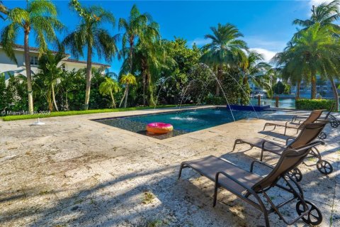 House in Bal Harbour, Florida 4 bedrooms, 547.57 sq.m. № 1693628 - photo 18