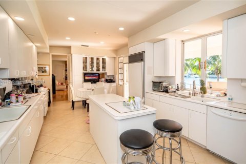 House in Bal Harbour, Florida 4 bedrooms, 547.57 sq.m. № 1693628 - photo 14