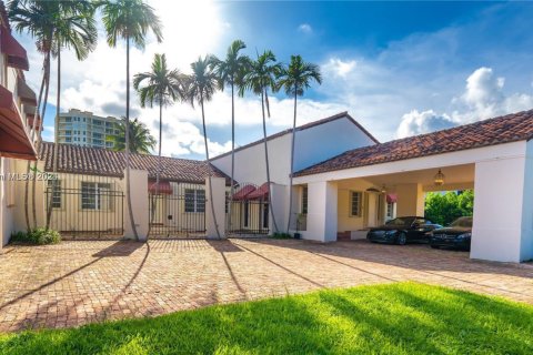 House in Bal Harbour, Florida 4 bedrooms, 547.57 sq.m. № 1693628 - photo 30
