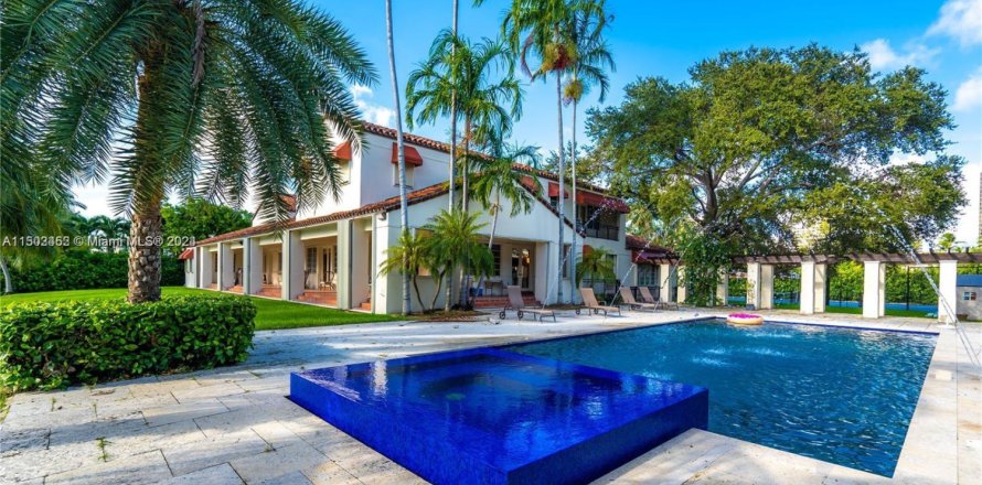 House in Bal Harbour, Florida 4 bedrooms, 547.57 sq.m. № 1693628